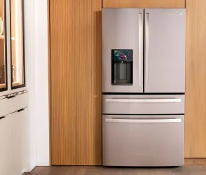 
GE Profile Smart 4-Door Refrigerator with AI
